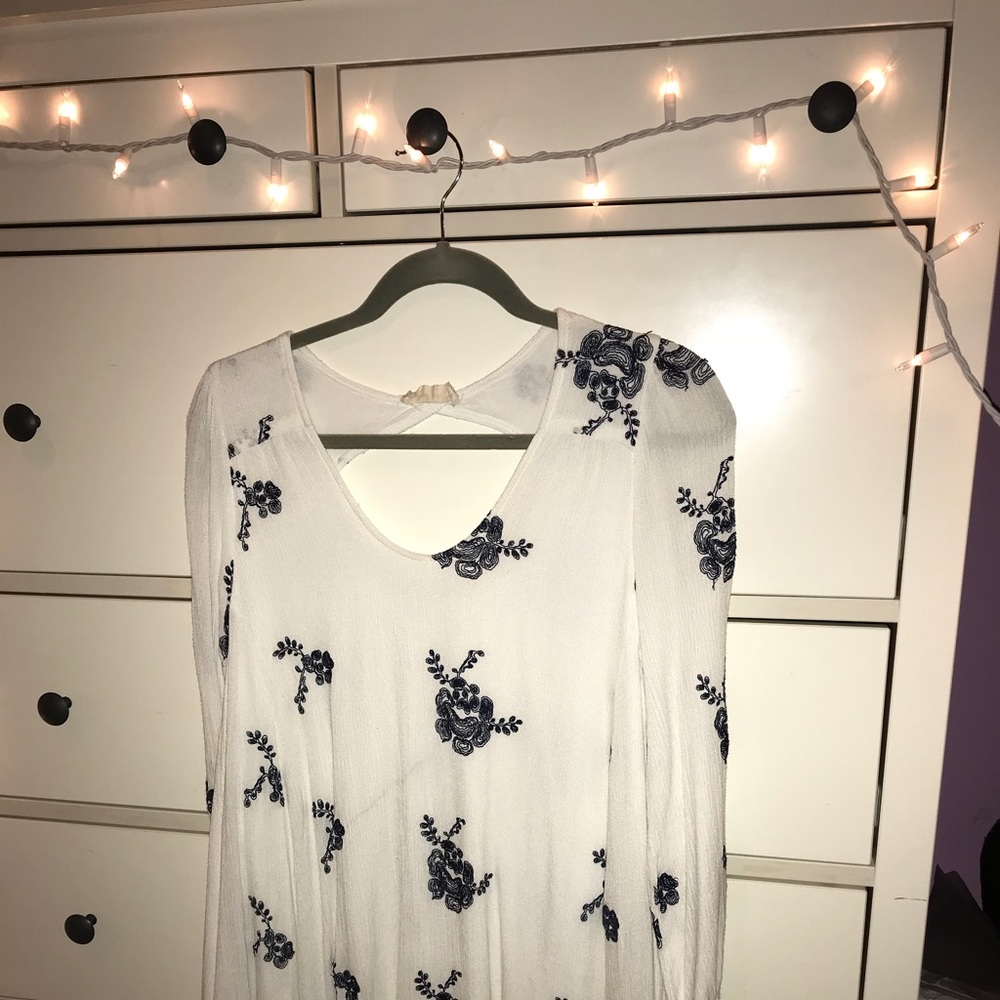 Long-sleeve white dress